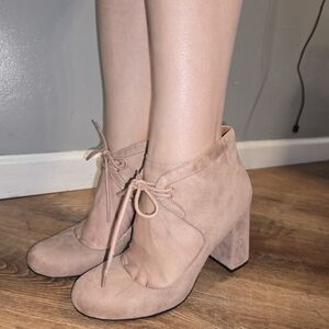 Qupid Women's Taupe Heeled Boots